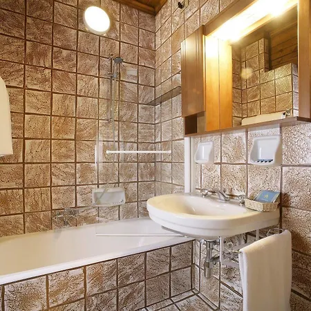 Cima Belpra' מלון